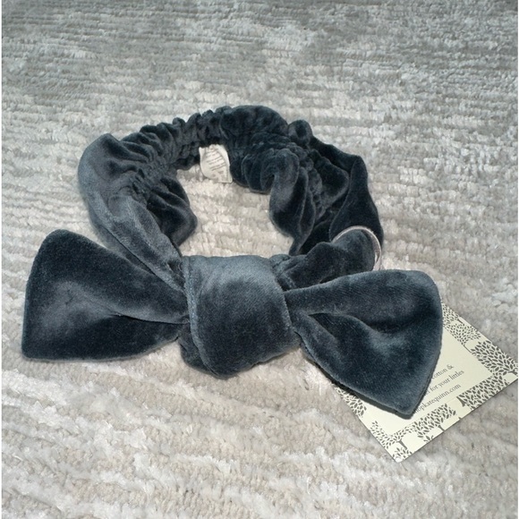 Kate Quinn Baby/Kids Blue Velvour Bow NWT - Picture 2 of 4